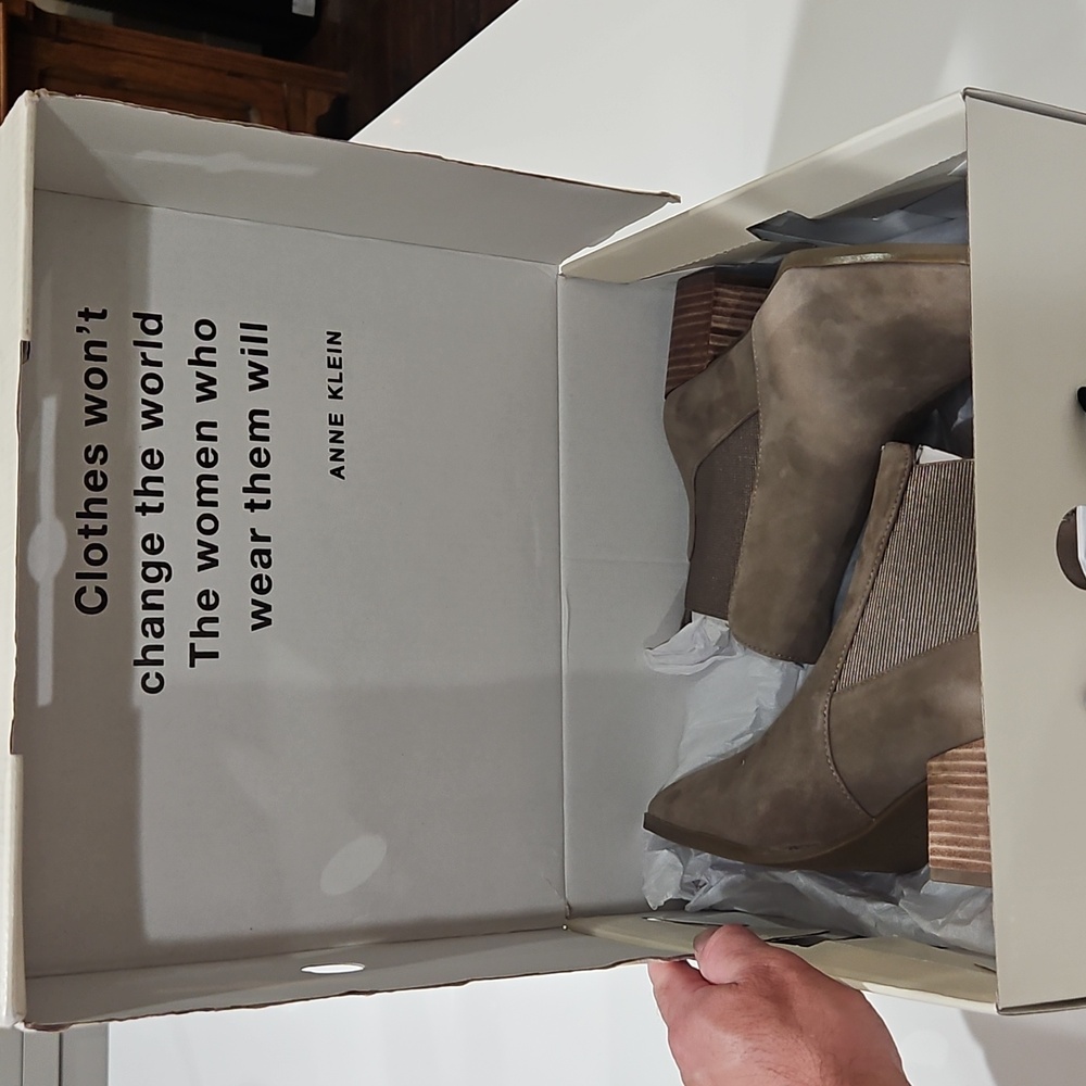 Anne Klein Women's Tan Ankle Boots Slip On.  Taupe. Sz 6.5 - Picture 7 of 8